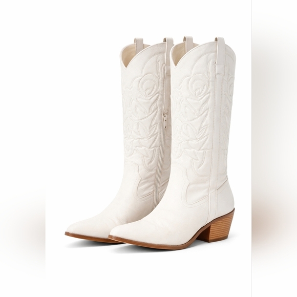 Shoes - Women's White Embroidered Western Cowboy Boots